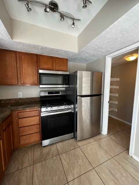 Photo - Downtown 2bd Townhouse! Balcony, off-stree...