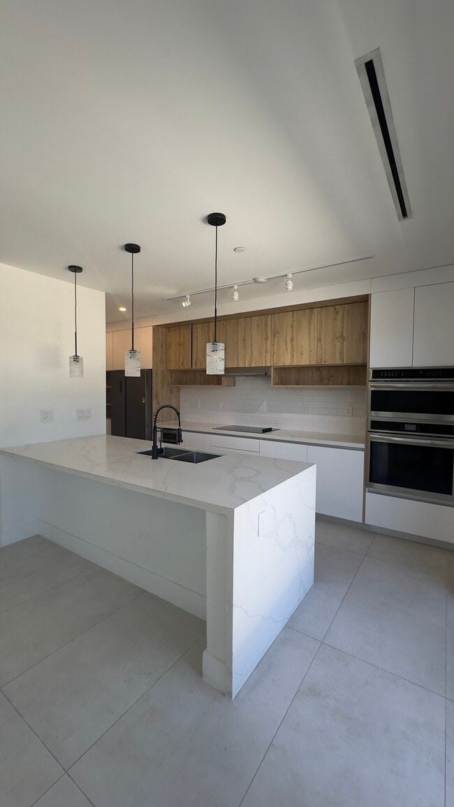 Building Photo - 680 NE 64th St Rental
