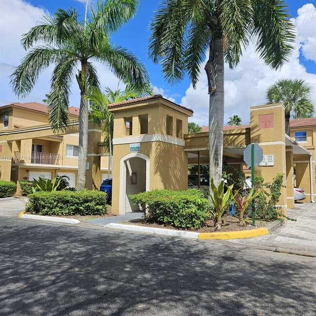 Building Photo - 741 N Pine Island Rd Unit 212 Rental