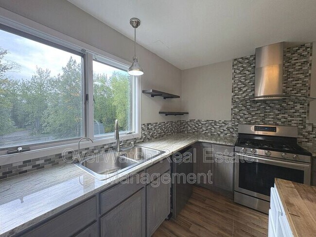 Photo - 6121 De Armoun Rd Unit Upper floor
