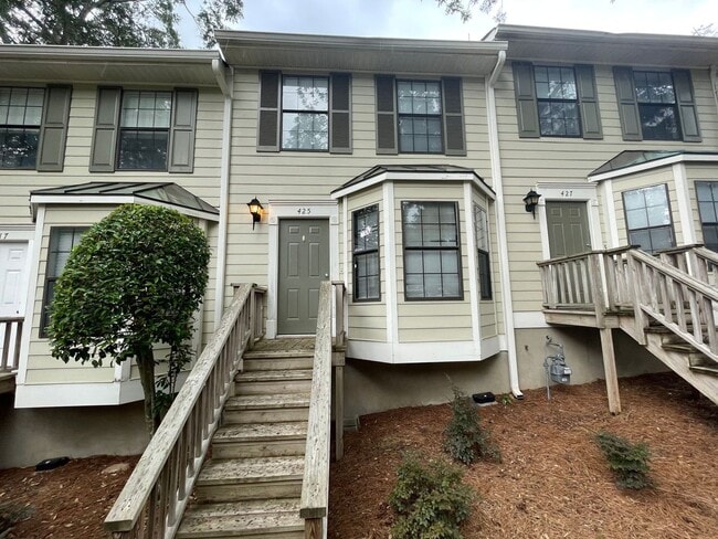 Building Photo - AVAILABLE FOR IMMEDIATE MOVE IN! Rental