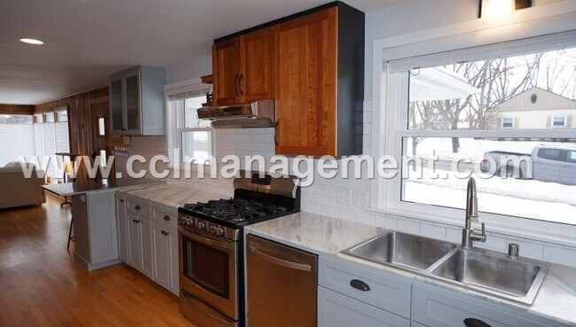 Photo - 501 W Dean Ave