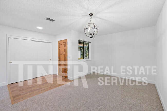Photo - 6406 Winding Way