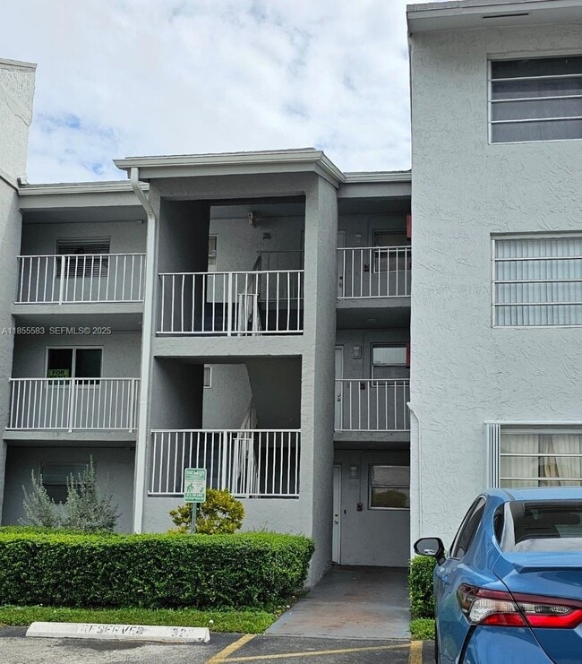 Building Photo - 8475 SW 156th Ct Unit 321