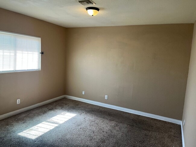 Photo - 2041 N Bledsoe Ln Unit D
