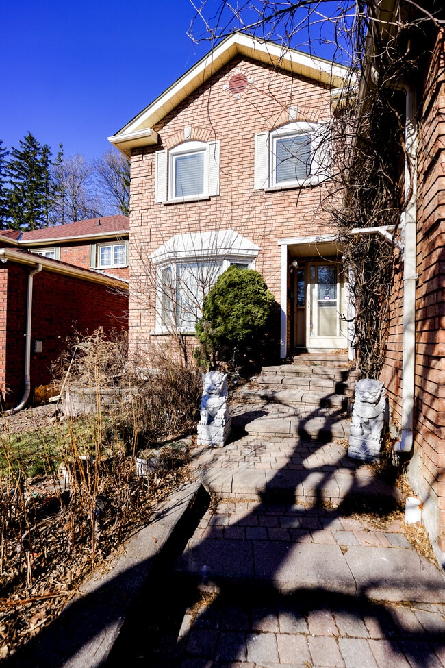 Building Photo - 26 Dartmoor Dr