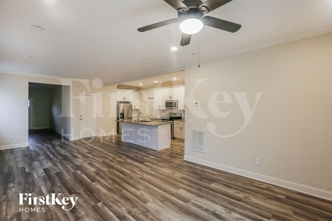 Photo - 215 Parkwood Dr NW