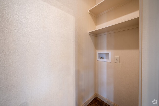 1HAB, 1BA - 777 ft²