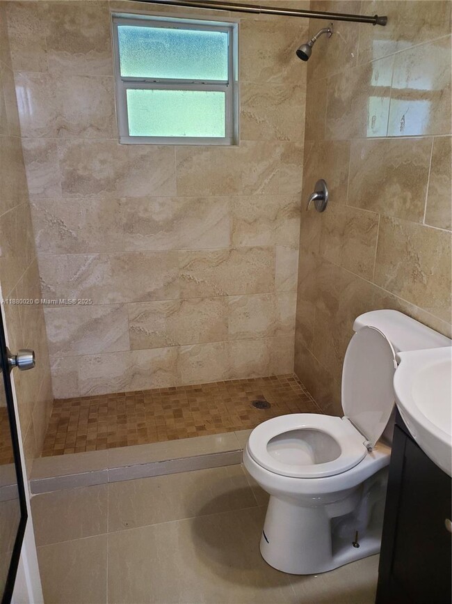 Photo - 701 Columbus Pkwy Unit A