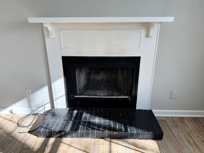 Building Photo - Nicely Updated Home MOVE IN READY!