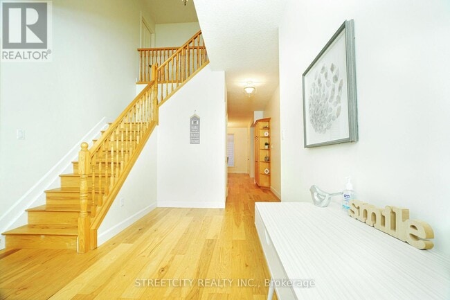 Photo - 465 Whisker St