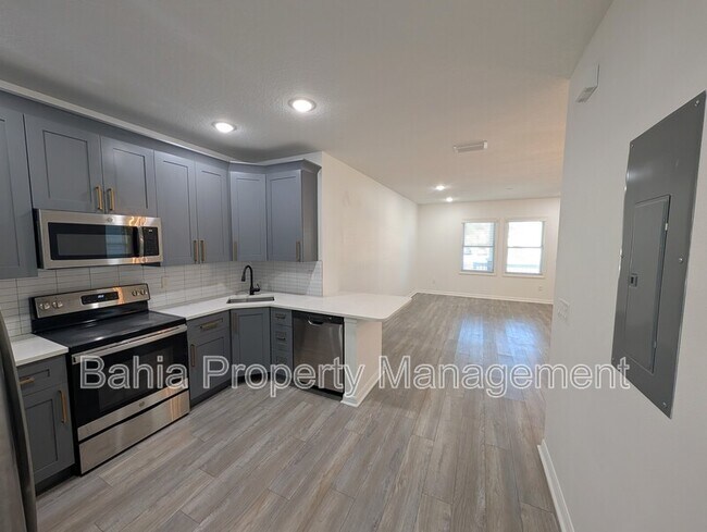 Photo - 1707 E Columbus Dr Unit 1