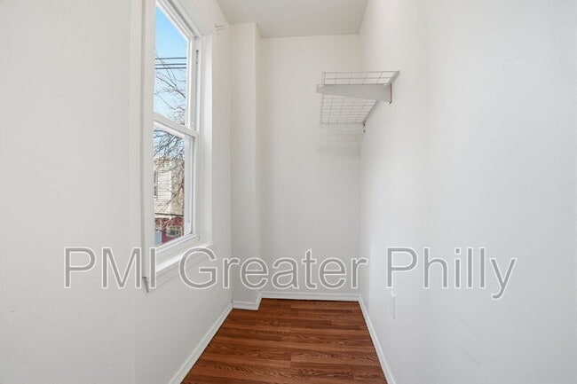 Photo - 1916 S Salford St