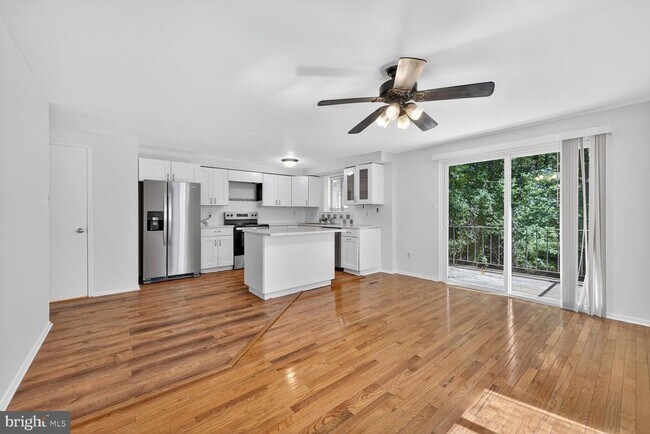 Photo - 7827 Archbold Terrace