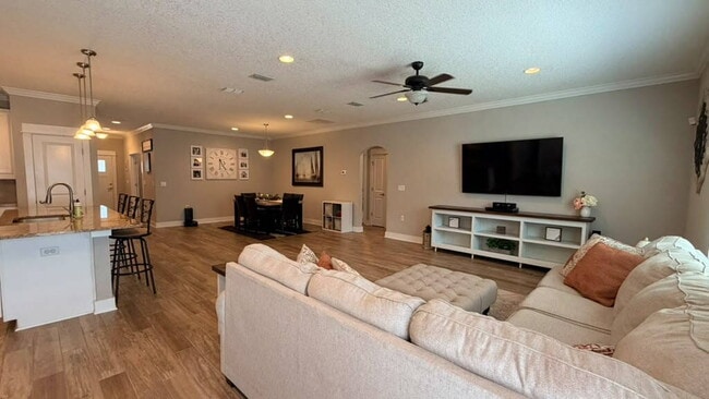 3206 Oak Bluff Ln