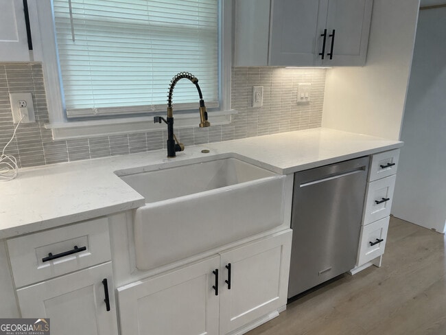 Photo - 500 Hutchens Rd SE