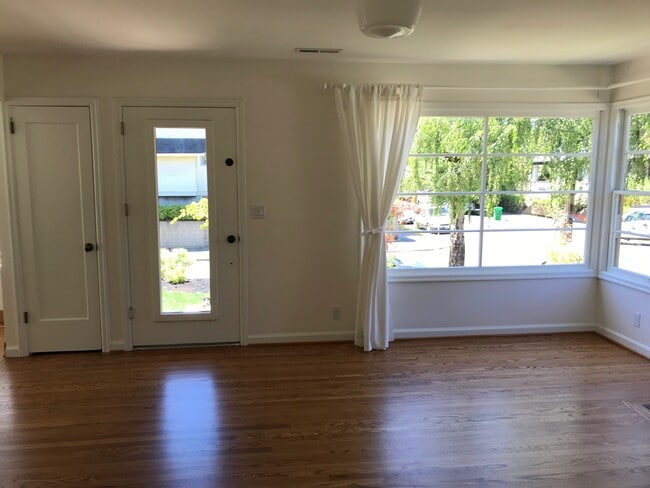 Photo - 4070 NE 8th Ave