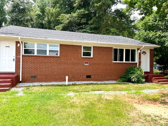 Photo - 104 Lassiter Dr Unidad Apartment B