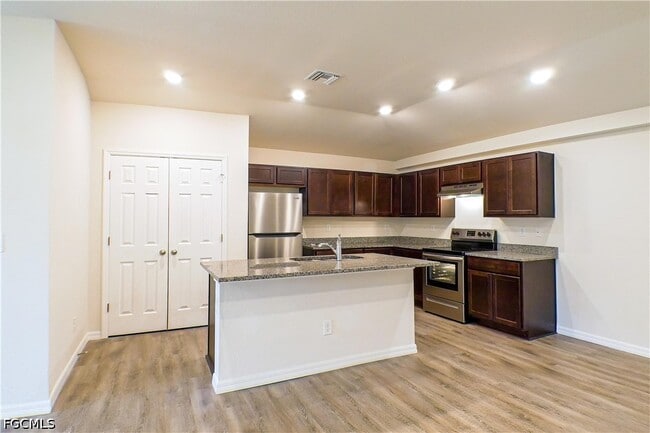 Photo - 225 Rogers St
