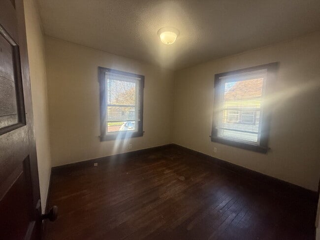 Photo - 2824 Des Moines St