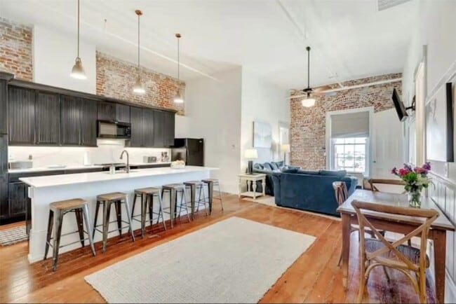 Building Photo - 2010 The Strand Unit 303