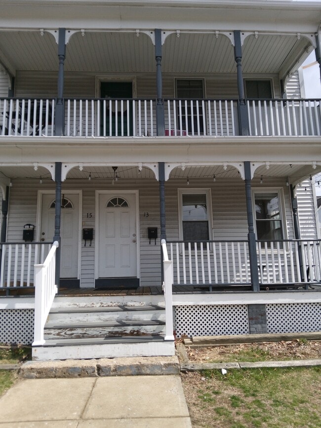 Building Photo - 13 2nd St Unit 1