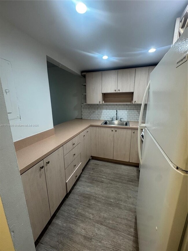 Photo - 17570 Atlantic Blvd