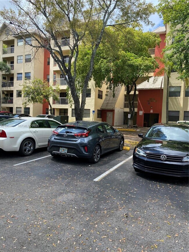 Building Photo - 8120 Geneva Ct Unit 554