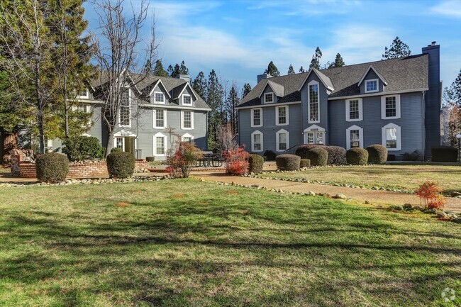 Center Courtyard - Gold Creek Village Rental