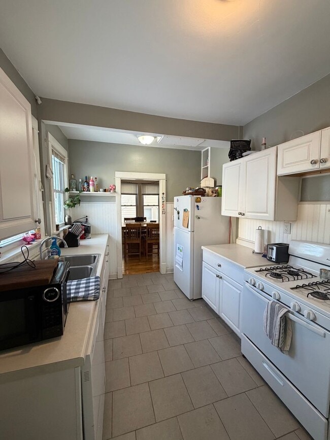 Photo - AVAILABLE JUNE 1st - 4 Bed, 1.5 Bath Bungalow