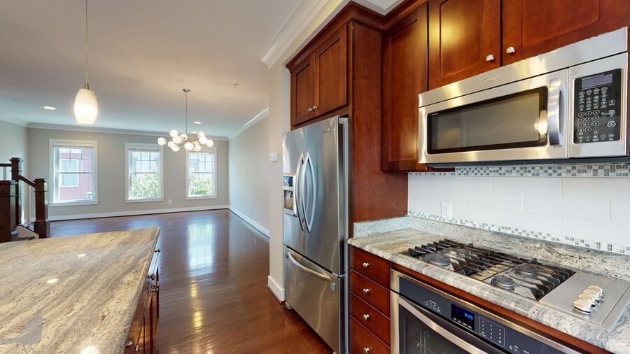 Photo - 517 Regent Pl NE-