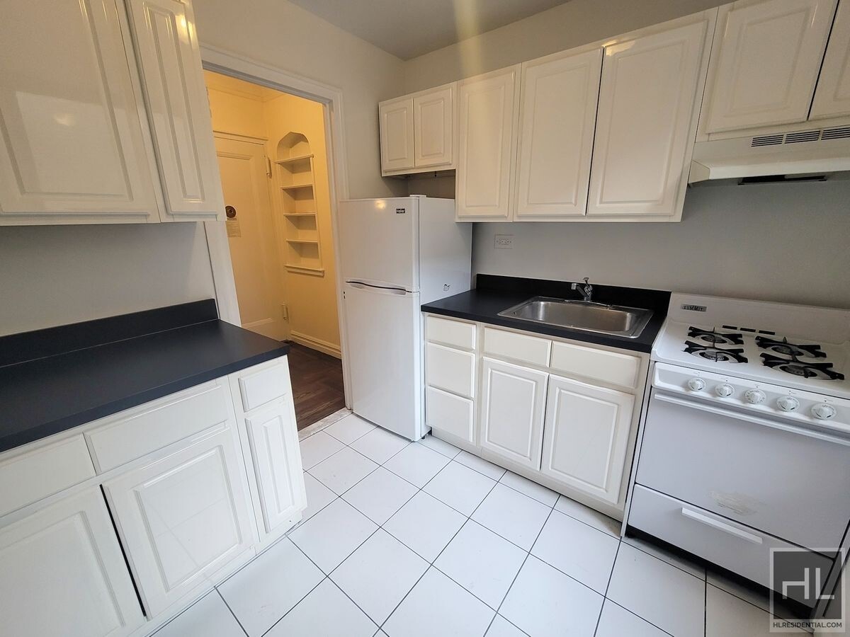 Photo - BROADWAY Unit 1F