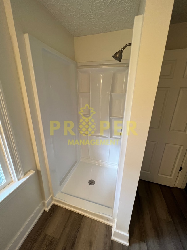 Photo - 5 bedrooms 2 full bathrooms for rent in Da...