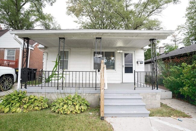 Building Photo - Freshly Renovated 3-Bedroom Home – Quality...