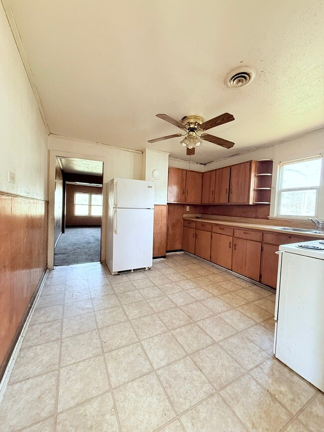 Photo - 610 W Main St