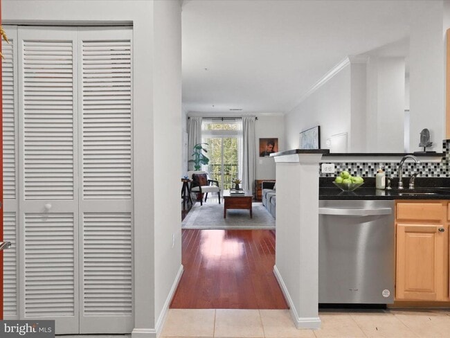 Photo - 2465 Army Navy Dr Unidad 1-203