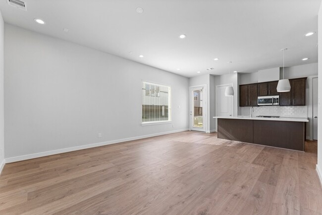 Photo - 5904 Jasper Jones Wy