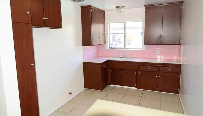 Photo - 3930 Roxanne Ave