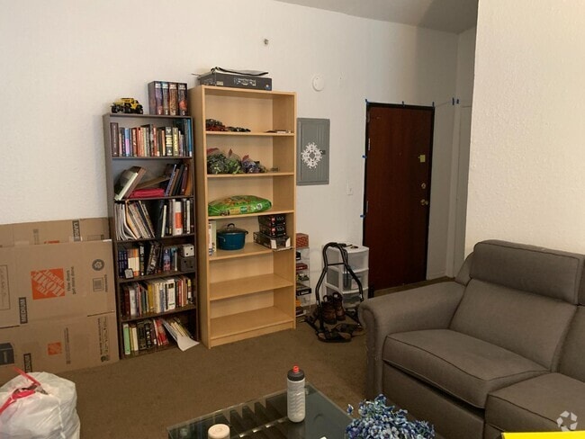 Building Photo - 511 W Cross St Rental