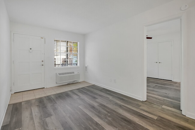 Photo - Rebecca Manor