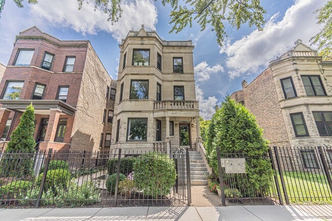 Photo - 3261 W Palmer St Unidad 2