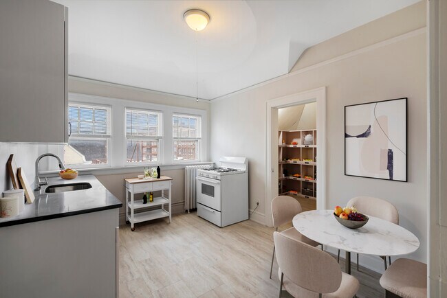 Photo - 710 Blvd East