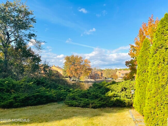 Building Photo - 27 Newport Ct Unit 239