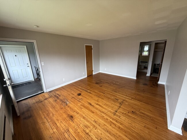 Mt Airy Horseshoe Apartments