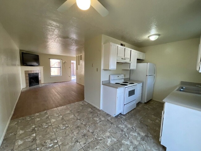 Photo - 420 Tennessee St NE Unit B