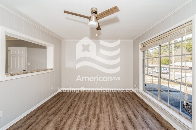 Photo - 304 Elm St SE