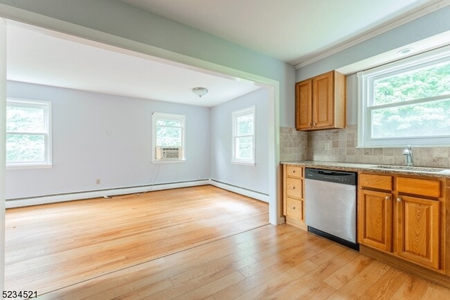 Photo - 18 Macfarlan Ave