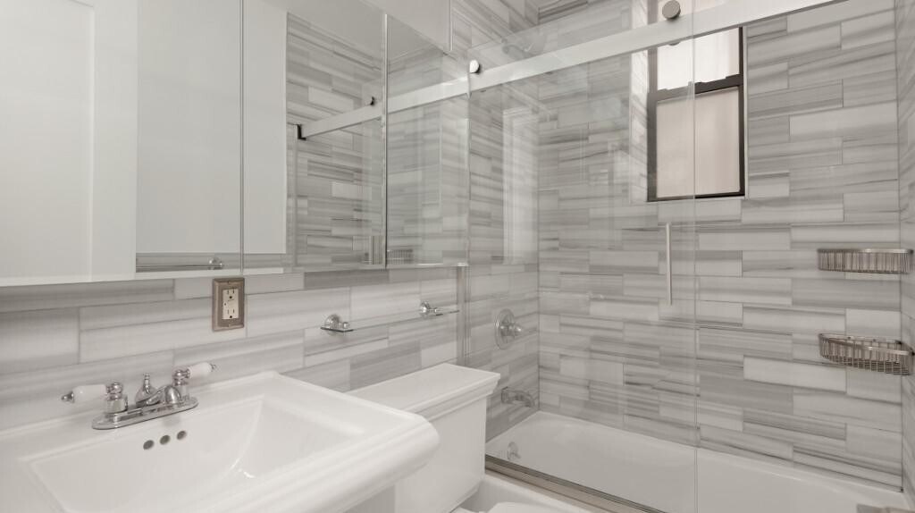 Photo - 219 E 23rd St Unidad 17