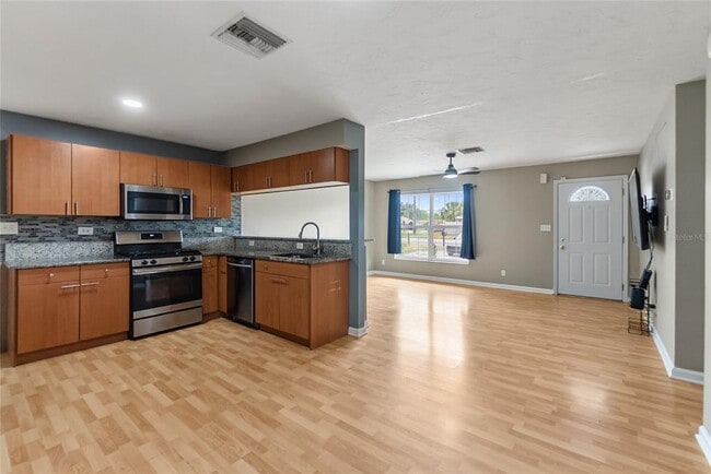 Photo - 6432 26th St W