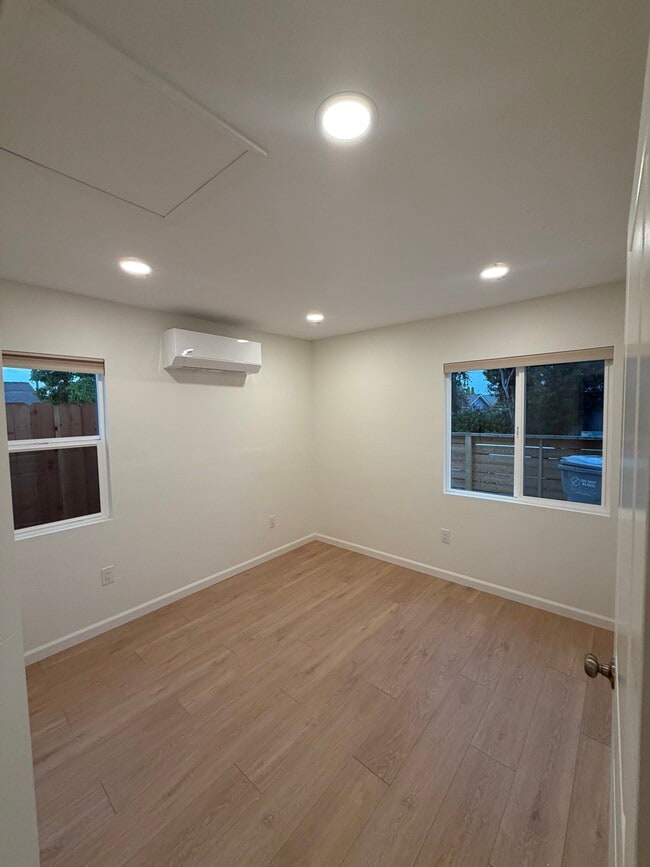 Photo - 10896 Worthing Ave